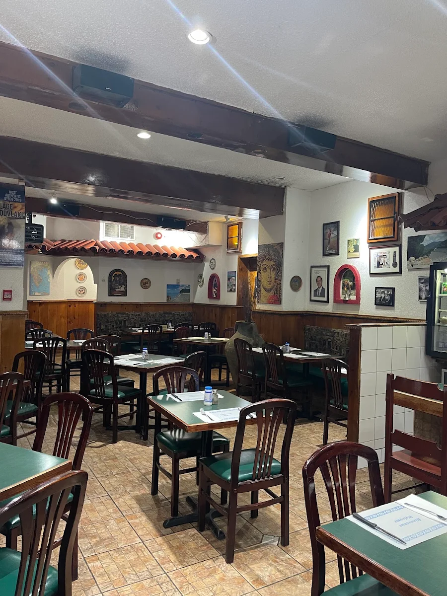 Vibe, VILLAGE GREC SOUVLAKI