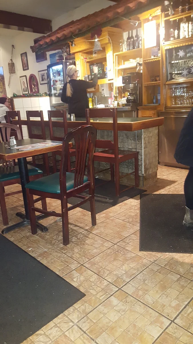 Vibe, VILLAGE GREC SOUVLAKI