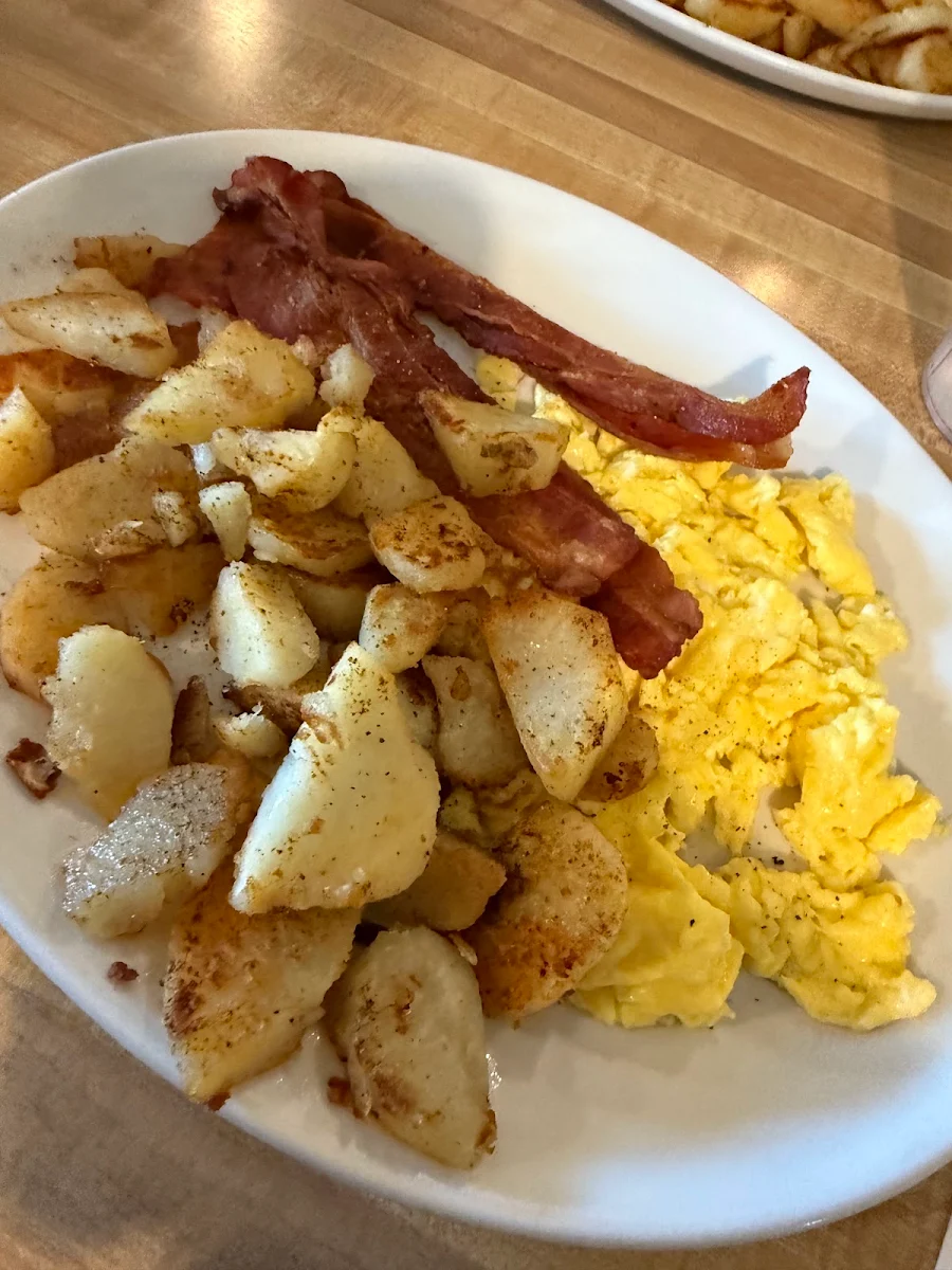 Food & drink, Northway Restaurant & Truck Stop