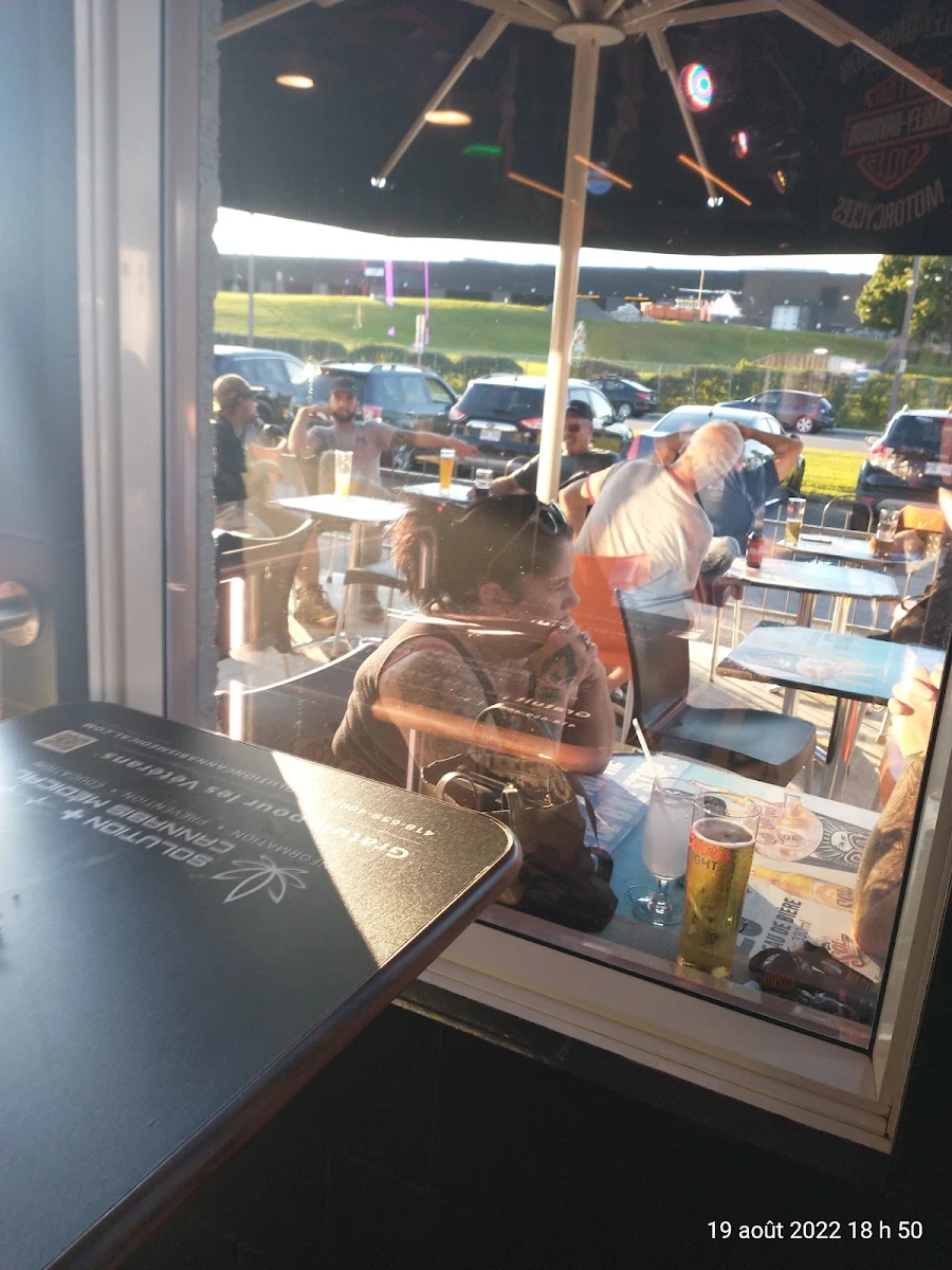 Vibe, Pub Le Corail