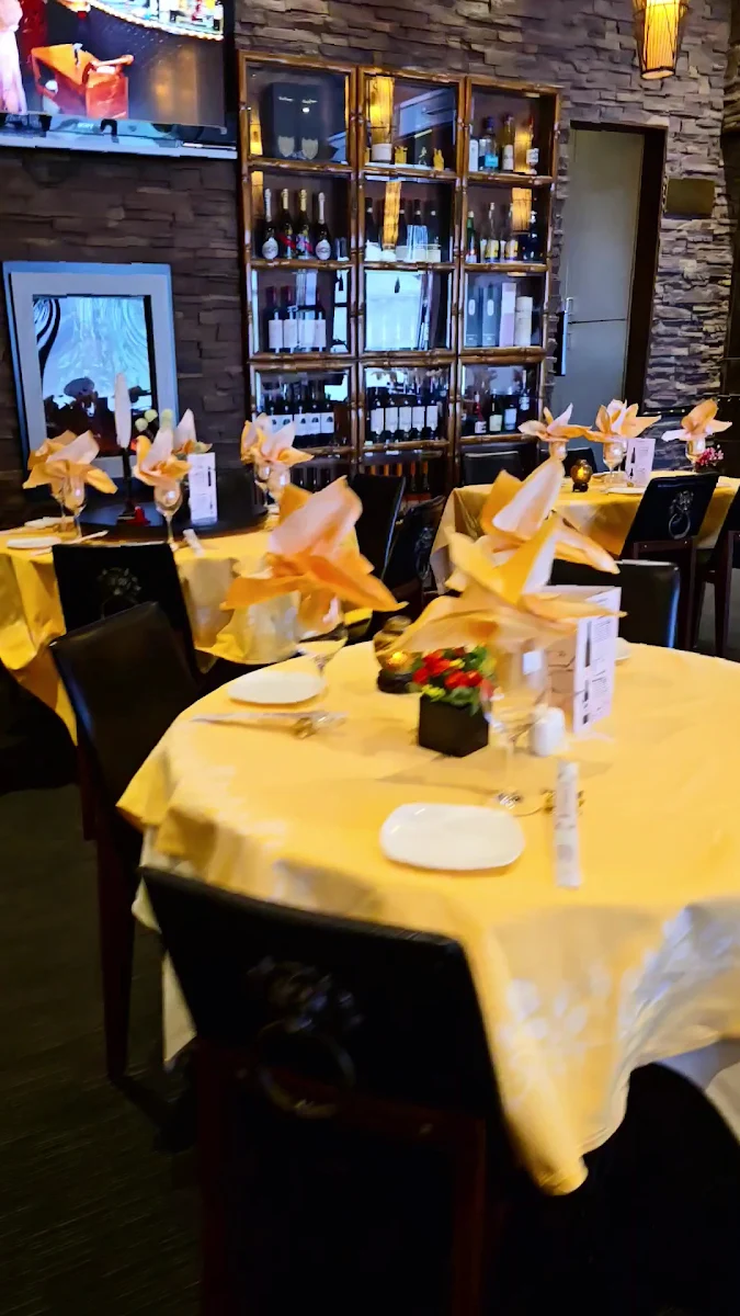 Vibe, Cynthia's Chinese Restaurant - Oakville