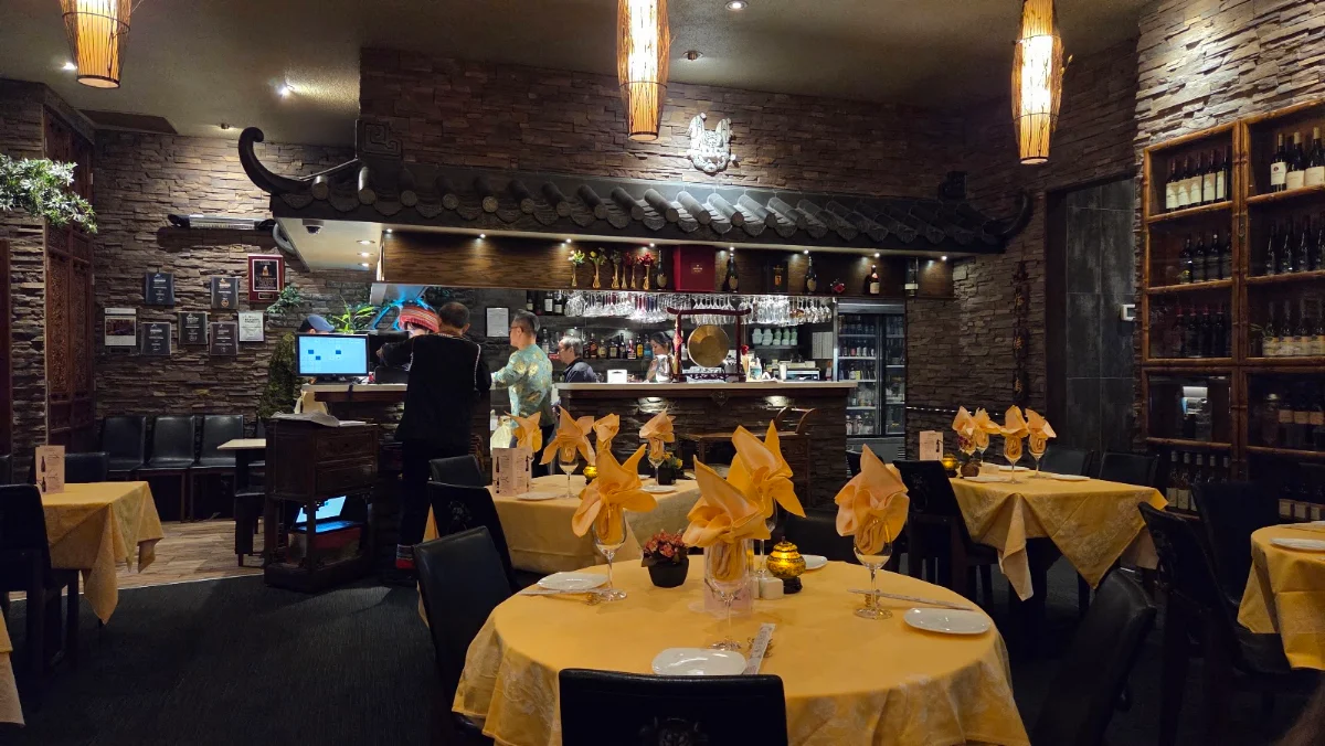 Vibe, Cynthia's Chinese Restaurant - Oakville