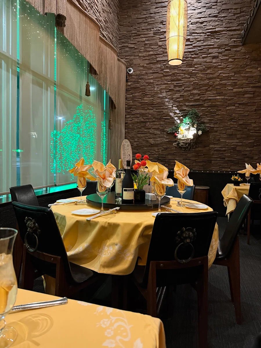 Vibe, Cynthia's Chinese Restaurant - Oakville