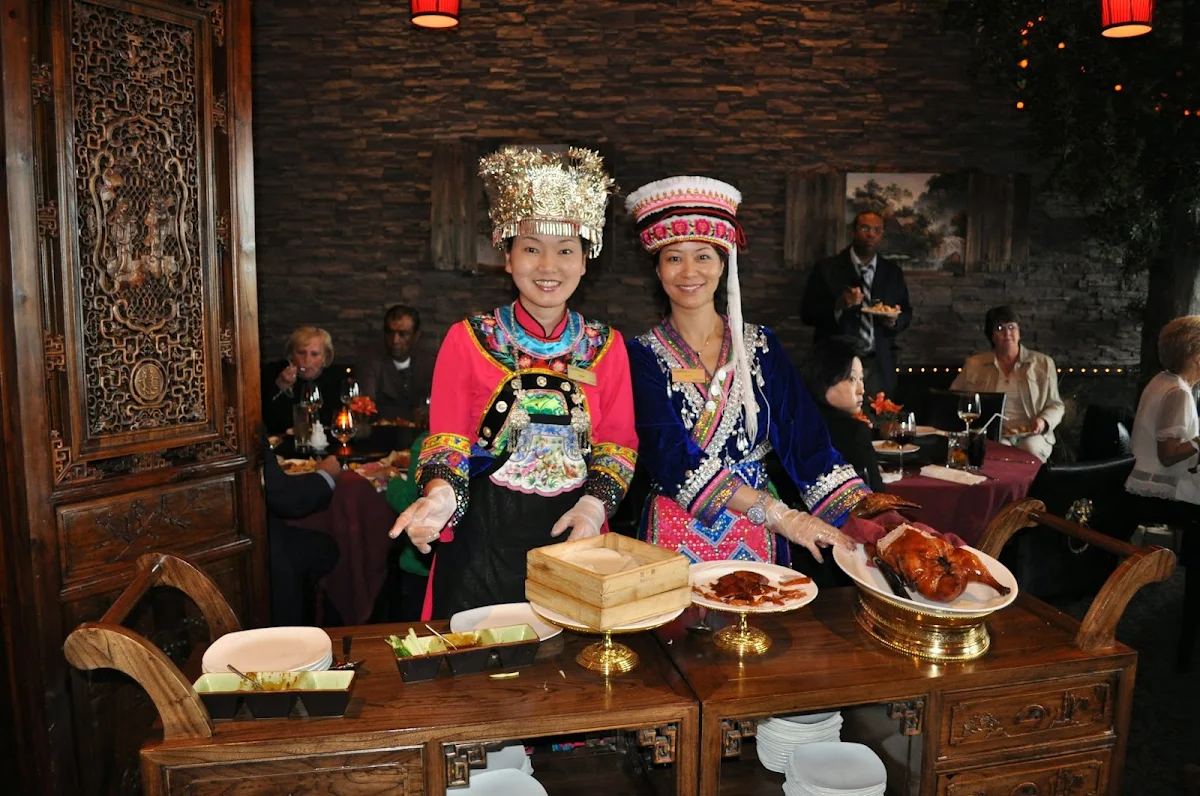 Vibe, Cynthia's Chinese Restaurant - Oakville