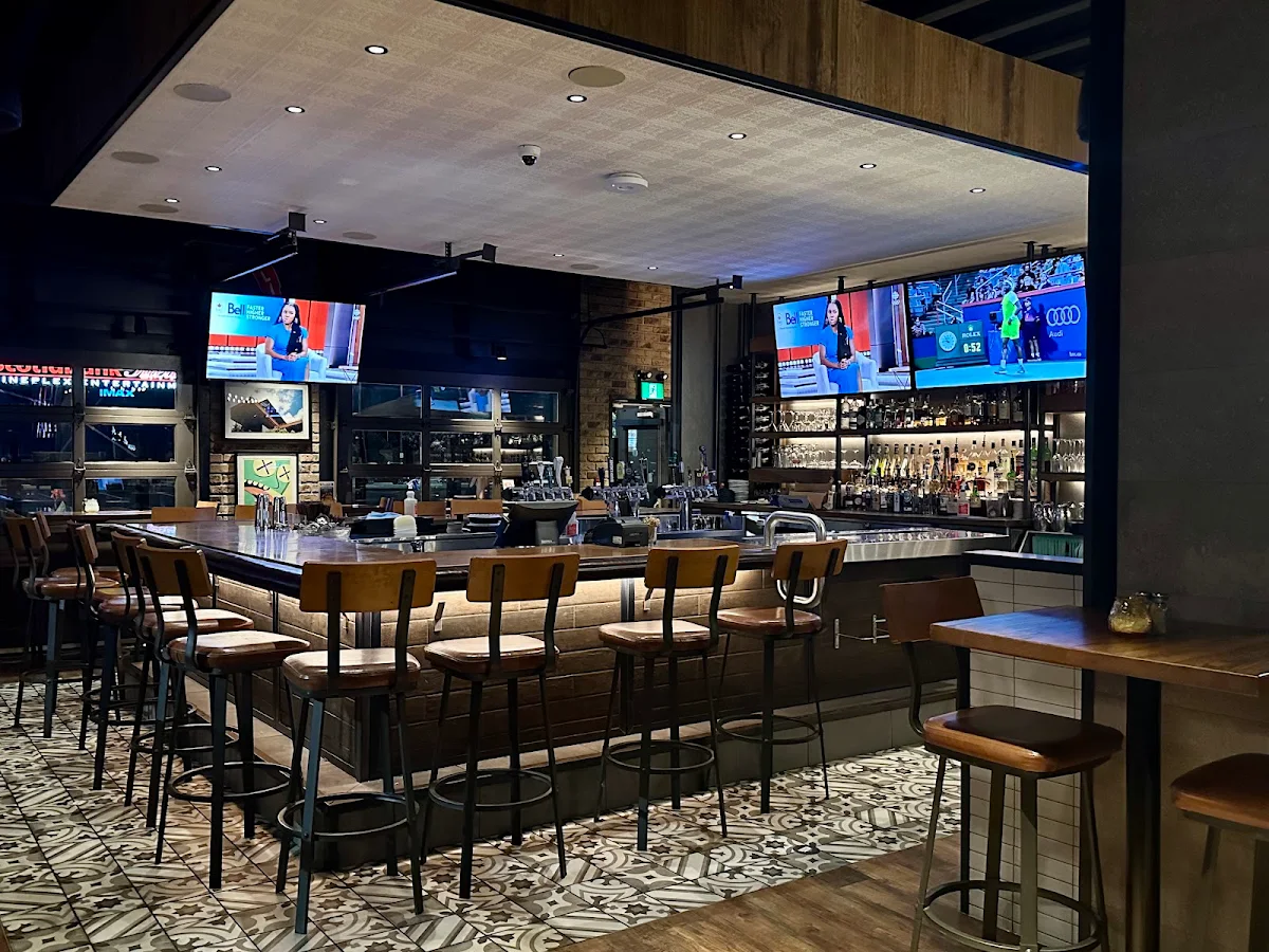 Vibe, State & Main