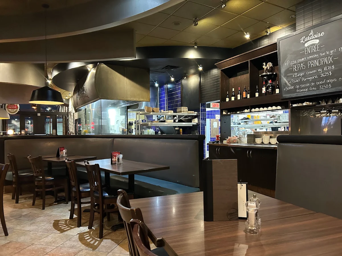 Vibe, Rôtisserie St-Hubert