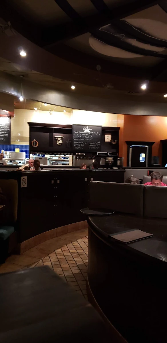 Vibe, Rôtisserie St-Hubert