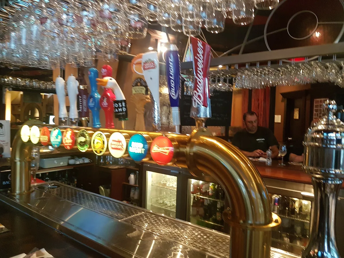 Vibe, Rôtisserie St-Hubert
