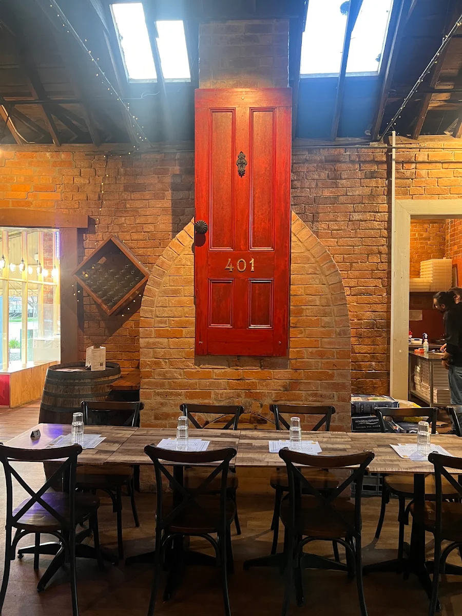 Vibe, Red Door Pizza