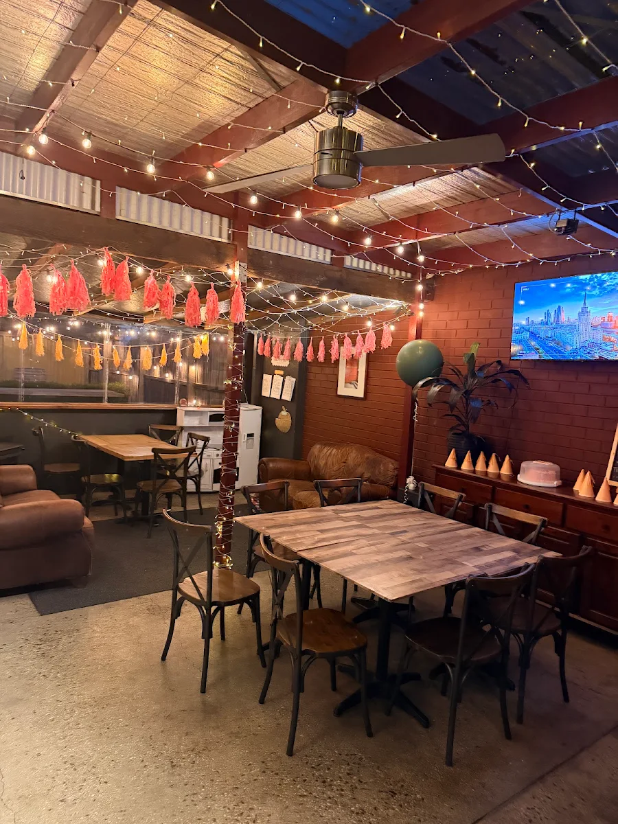 Vibe, Red Door Pizza