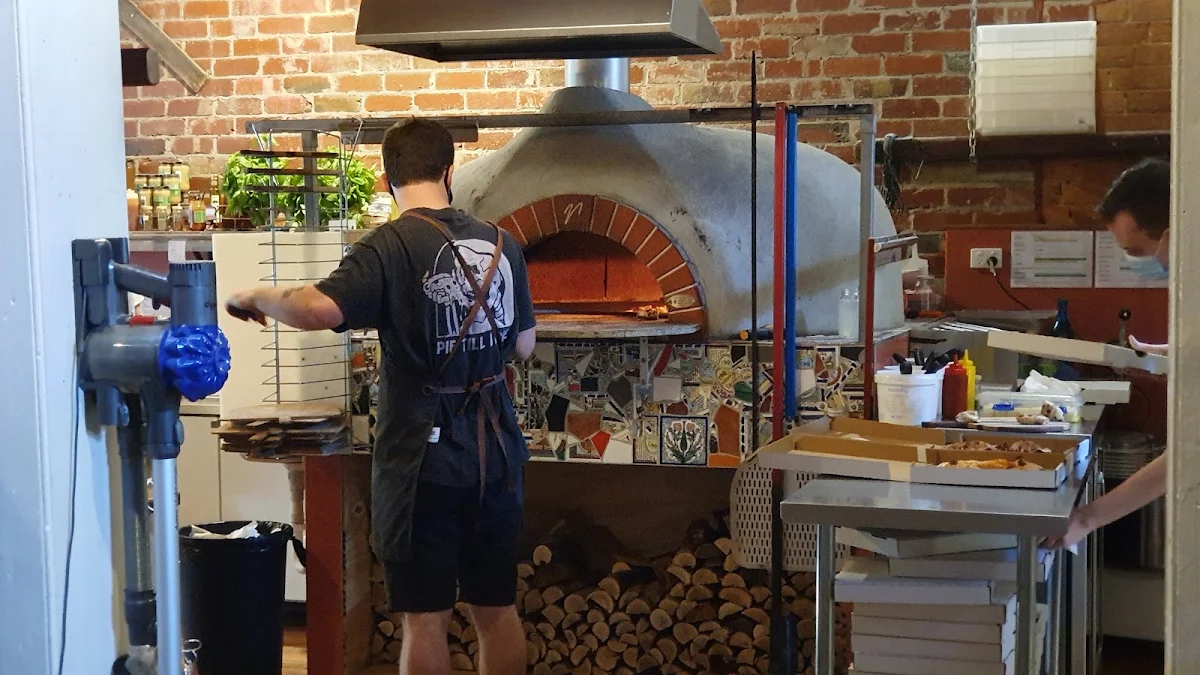Vibe, Red Door Pizza