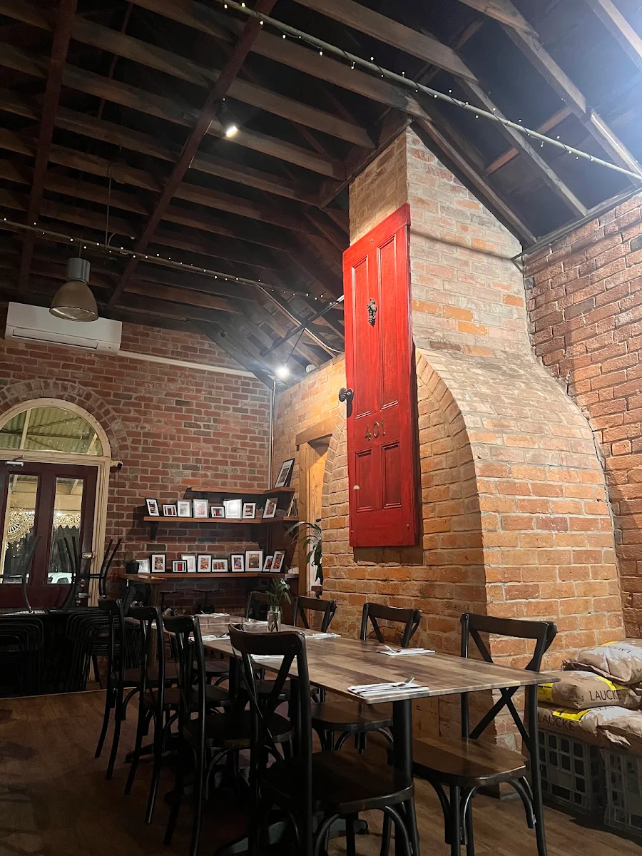 Vibe, Red Door Pizza
