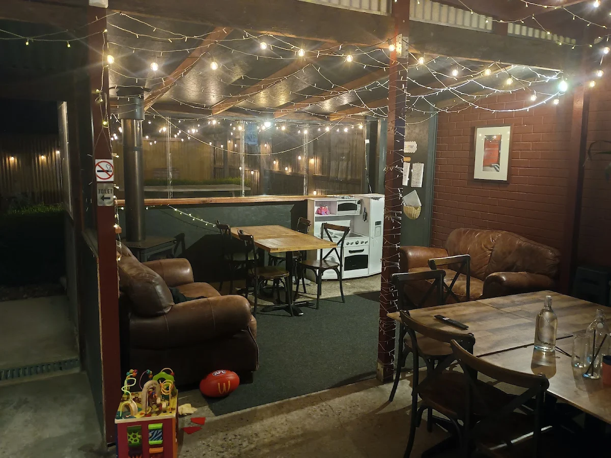 Vibe, Red Door Pizza
