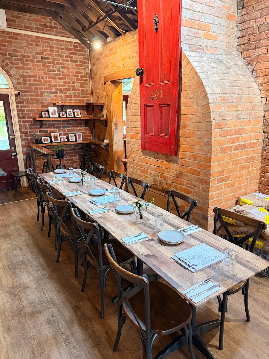 Vibe, Red Door Pizza
