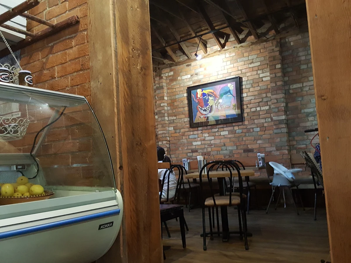 Vibe, Red Door Pizza