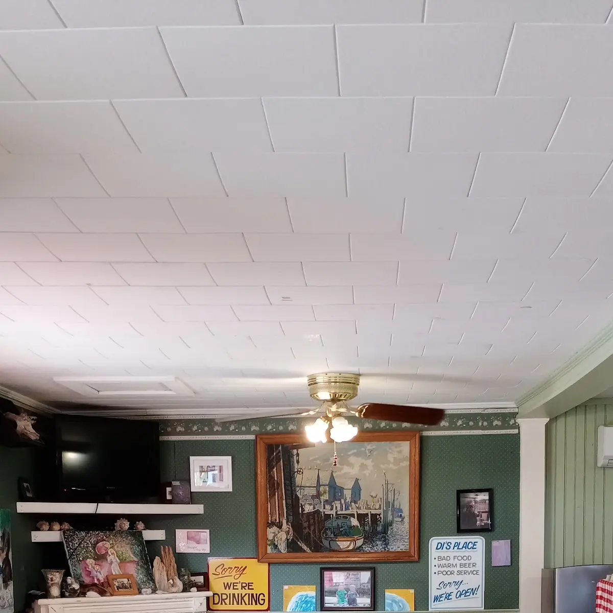 Vibe, 45th Parallel Motel & Restaurant