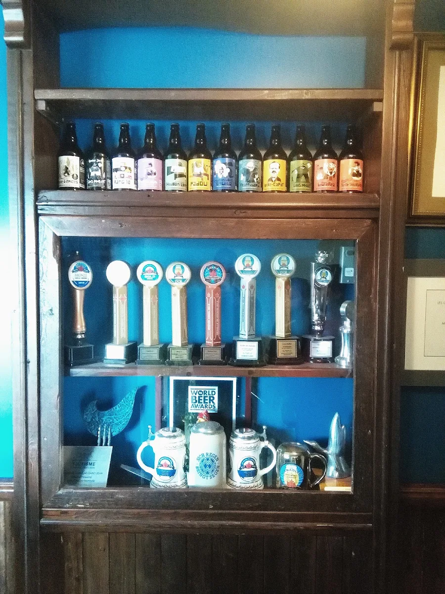 Vibe, Microbrasserie du Lac Saint-Jean / Boutique & Bistrot