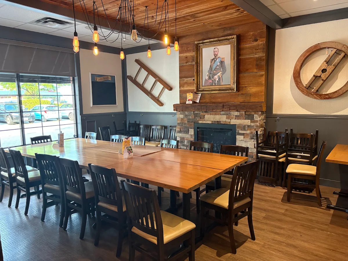 Vibe, The Royal Windsor Pub & Eatery