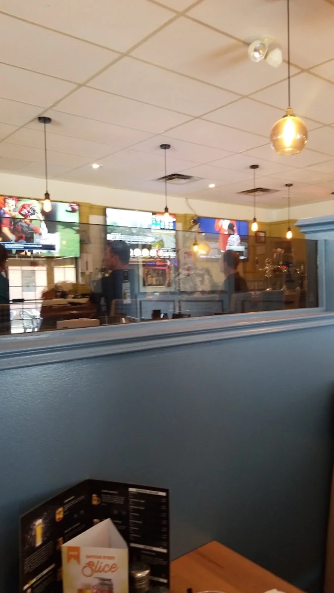 Vibe, The Royal Windsor Pub & Eatery
