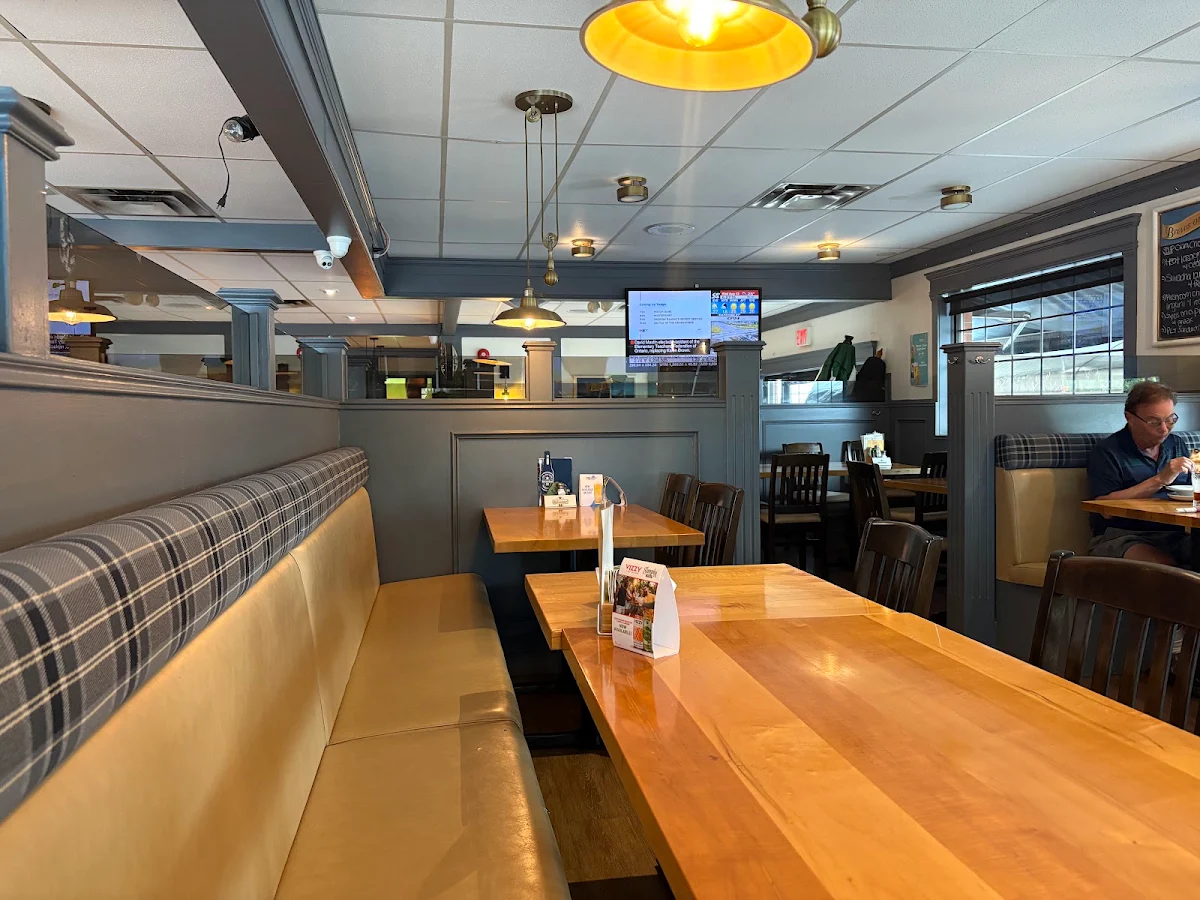 Vibe, The Royal Windsor Pub & Eatery
