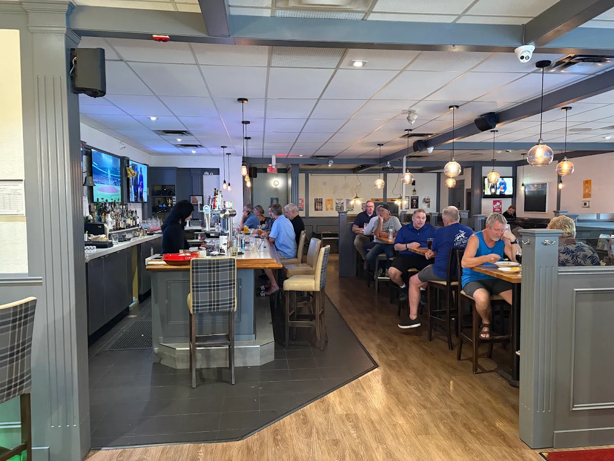 Vibe, The Royal Windsor Pub & Eatery