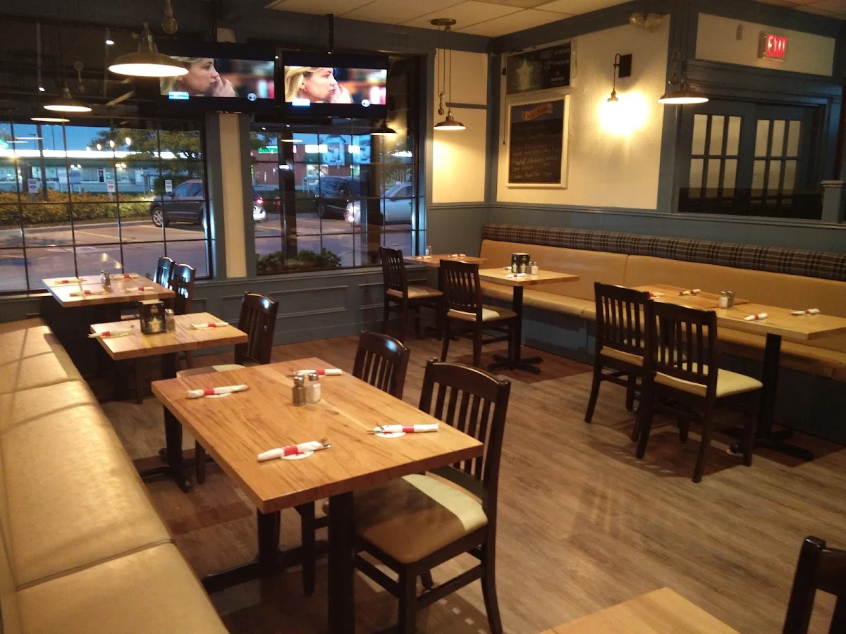 Vibe, The Royal Windsor Pub & Eatery