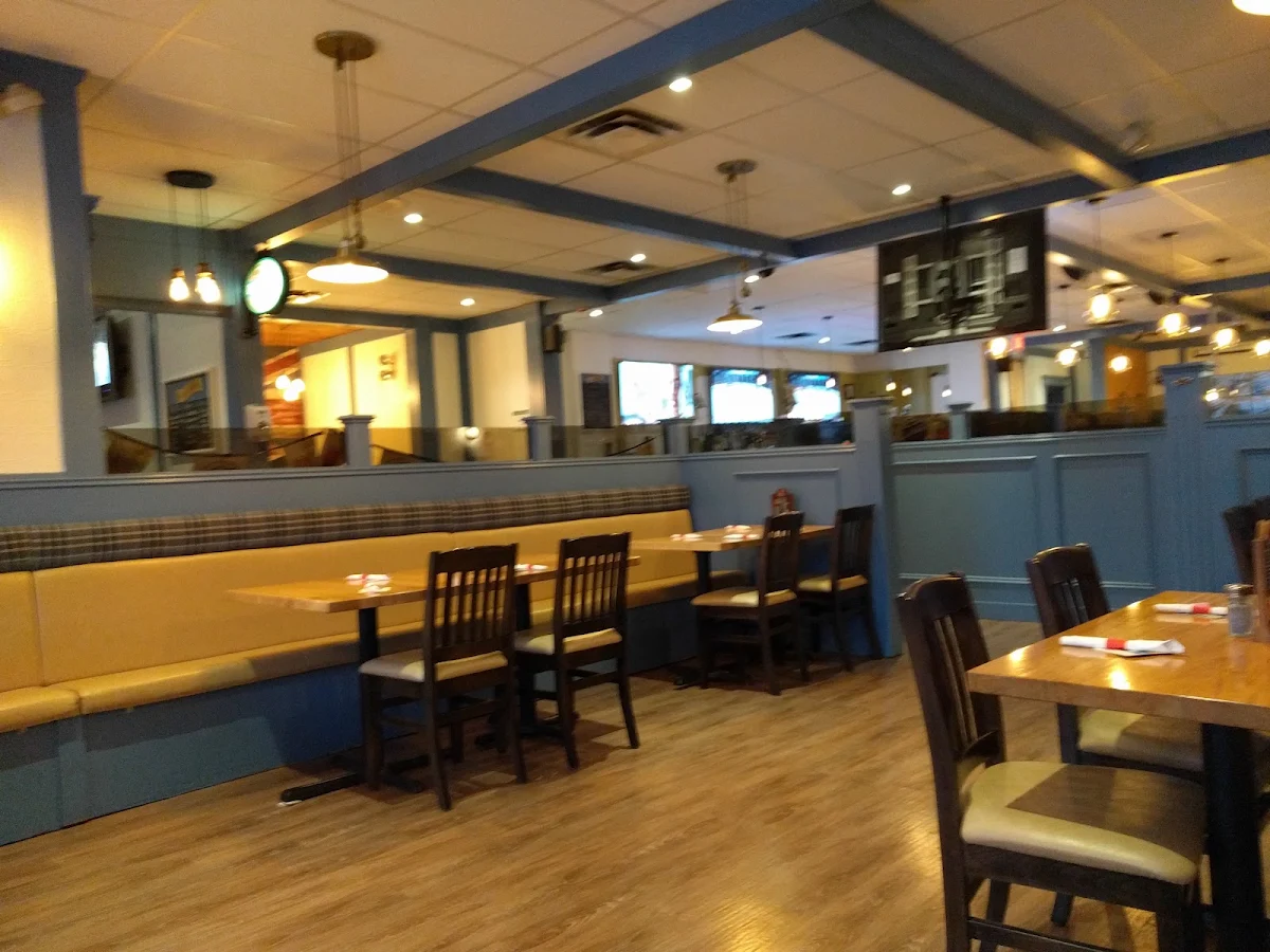 Vibe, The Royal Windsor Pub & Eatery