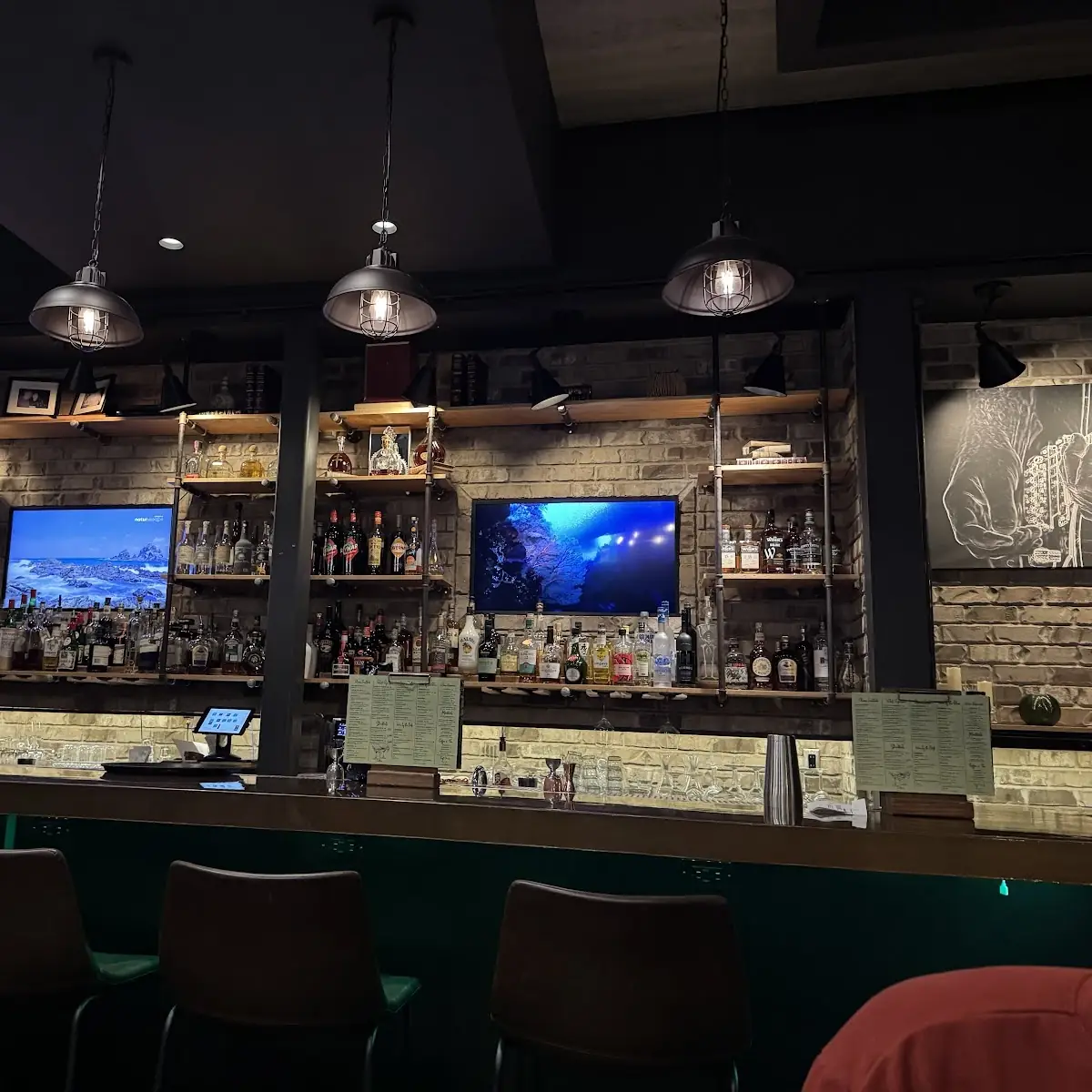 Vibe, Salute Resto + Bar
