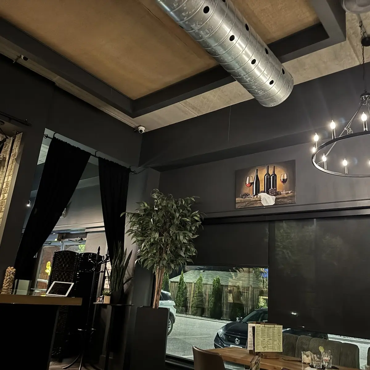 Vibe, Salute Resto + Bar