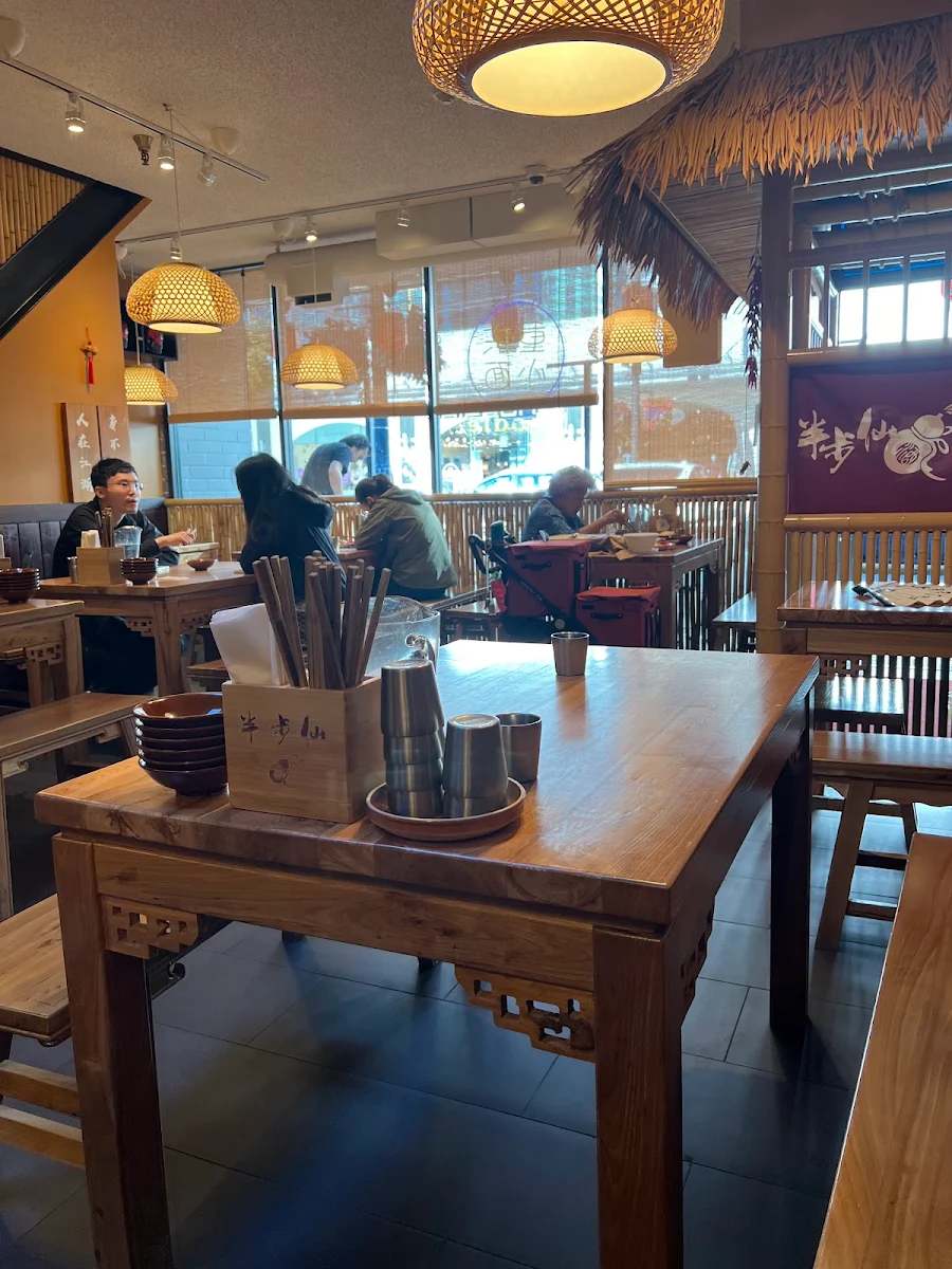 Vibe, Ban Bu Xian Szechuan Cuisine Downtown 半步仙小酒馆（温哥华市中心店）