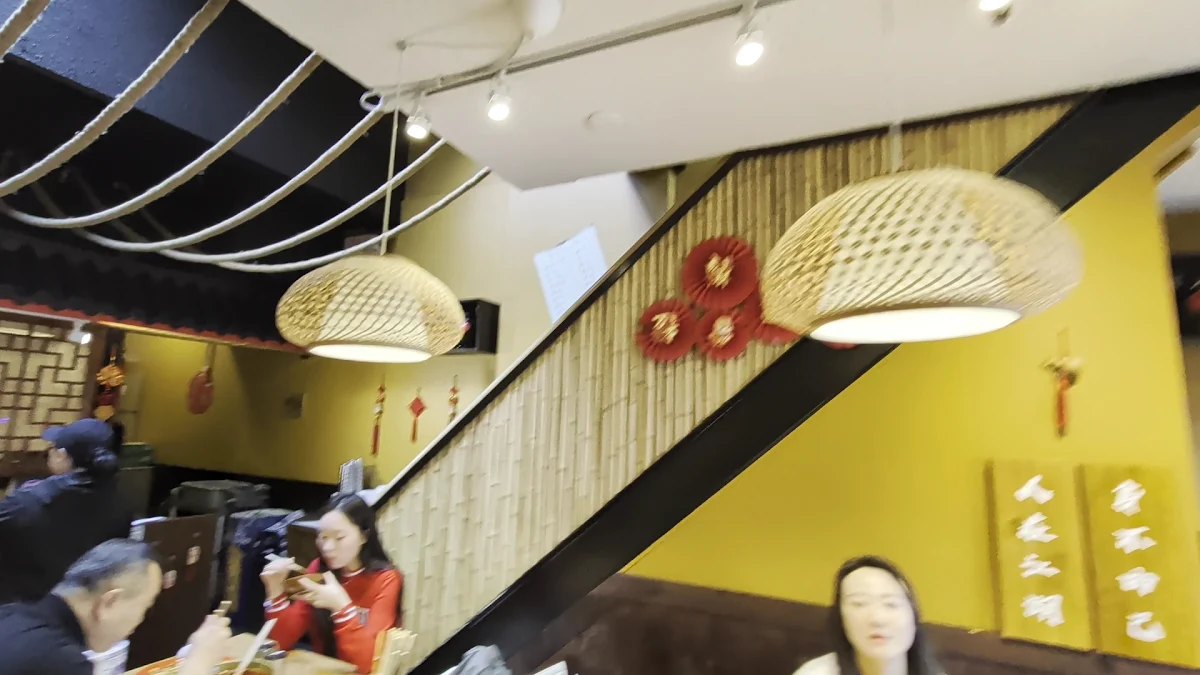 Vibe, Ban Bu Xian Szechuan Cuisine Downtown 半步仙小酒馆（温哥华市中心店）