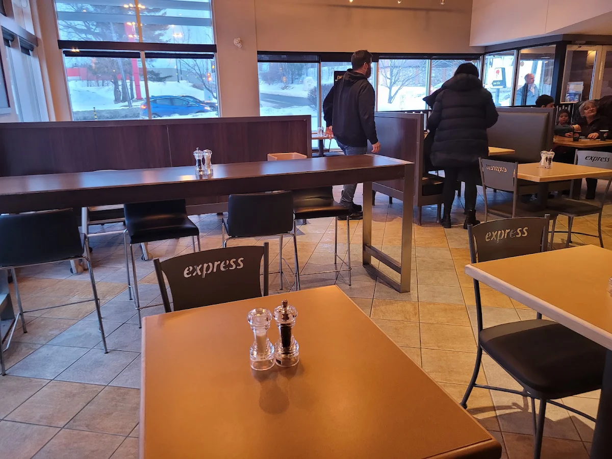 Vibe, St-Hubert Express