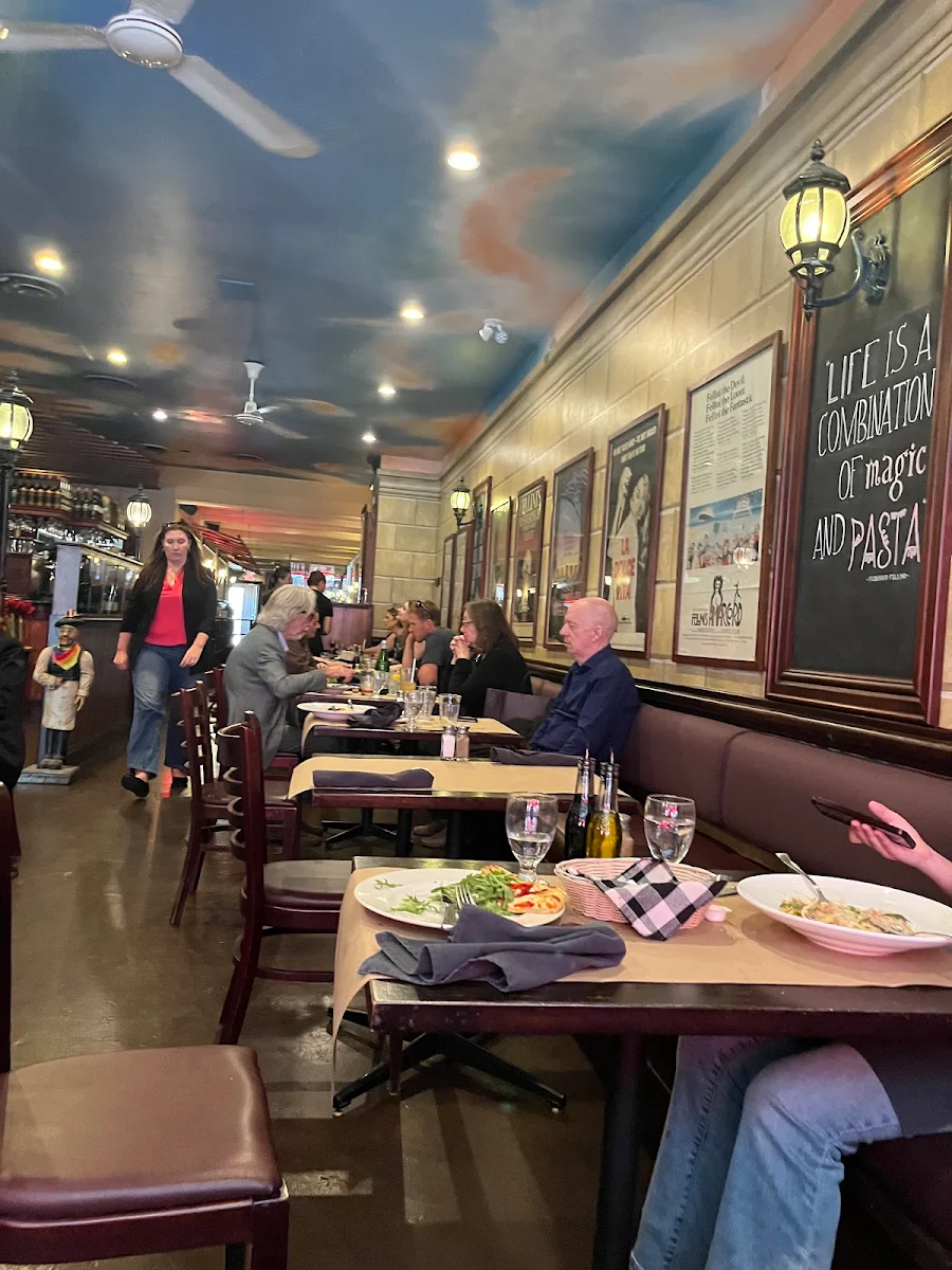 Vibe, Fellini's - classic Italian cucina