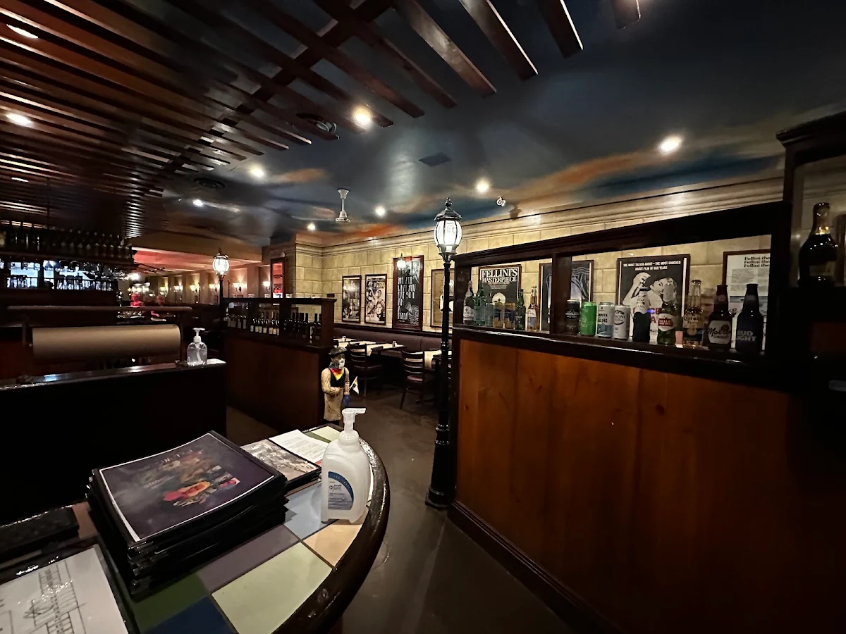 Vibe, Fellini's - classic Italian cucina