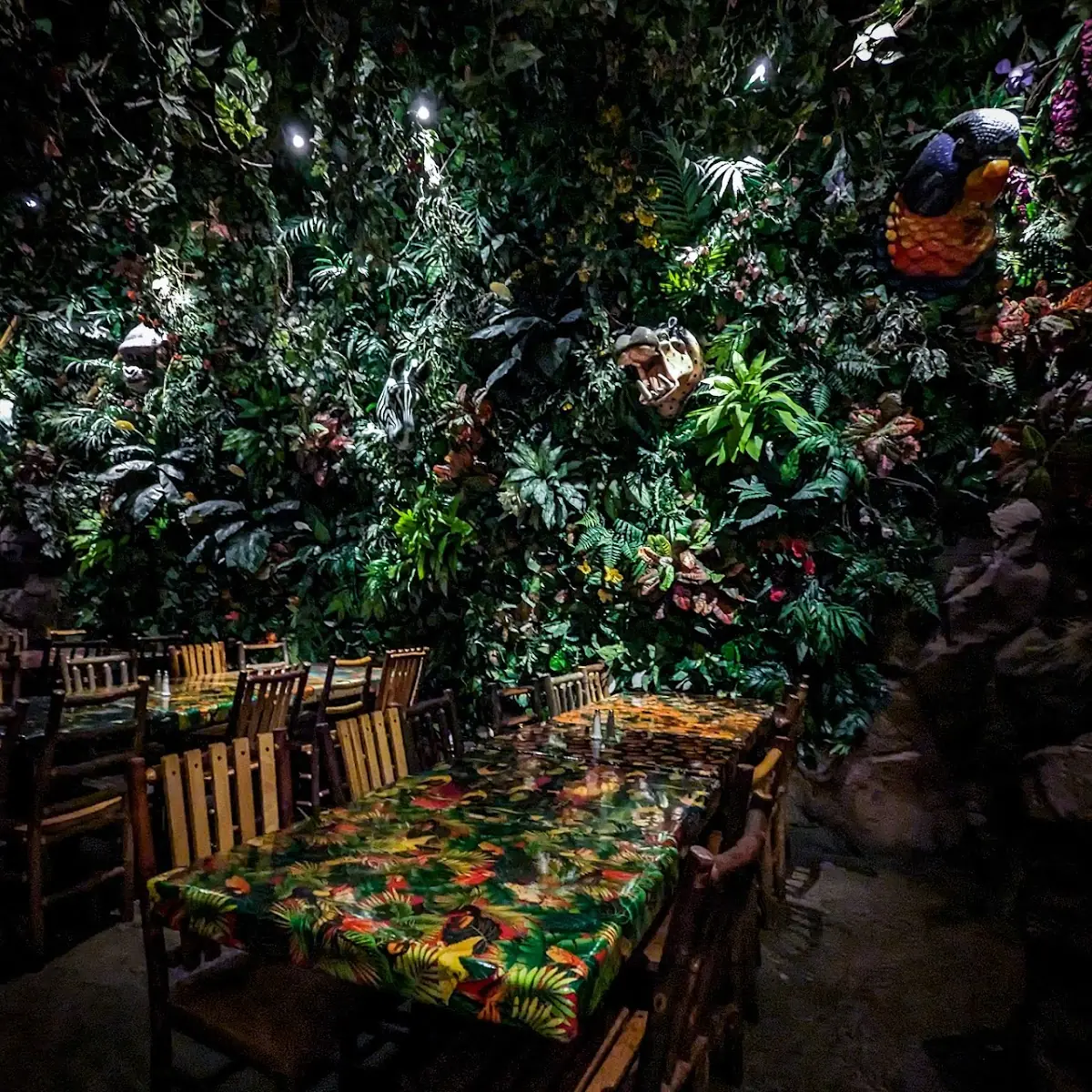 Rainforest Cafe Niagara Falls Canada cover