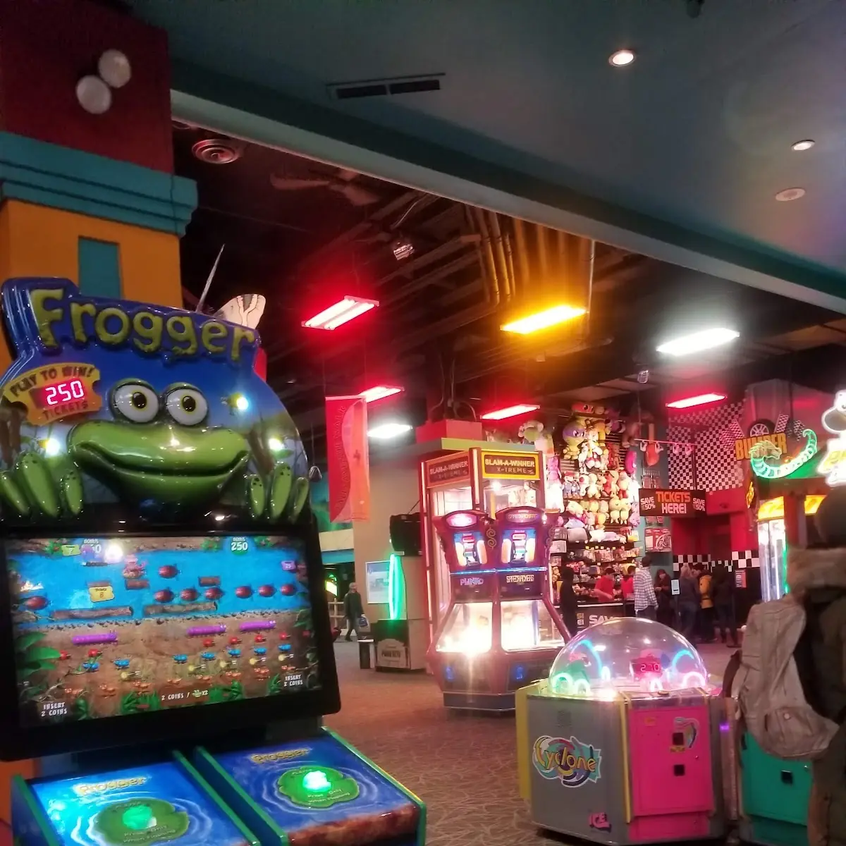 Vibe, Rainforest Cafe Niagara Falls Canada