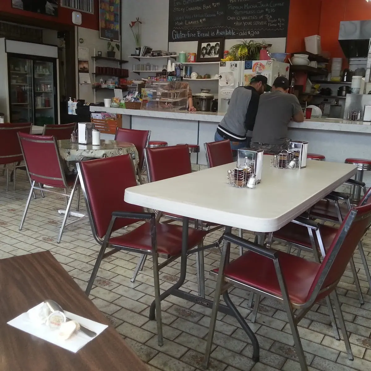 Vibe, Roast 'N Toast Family Diner