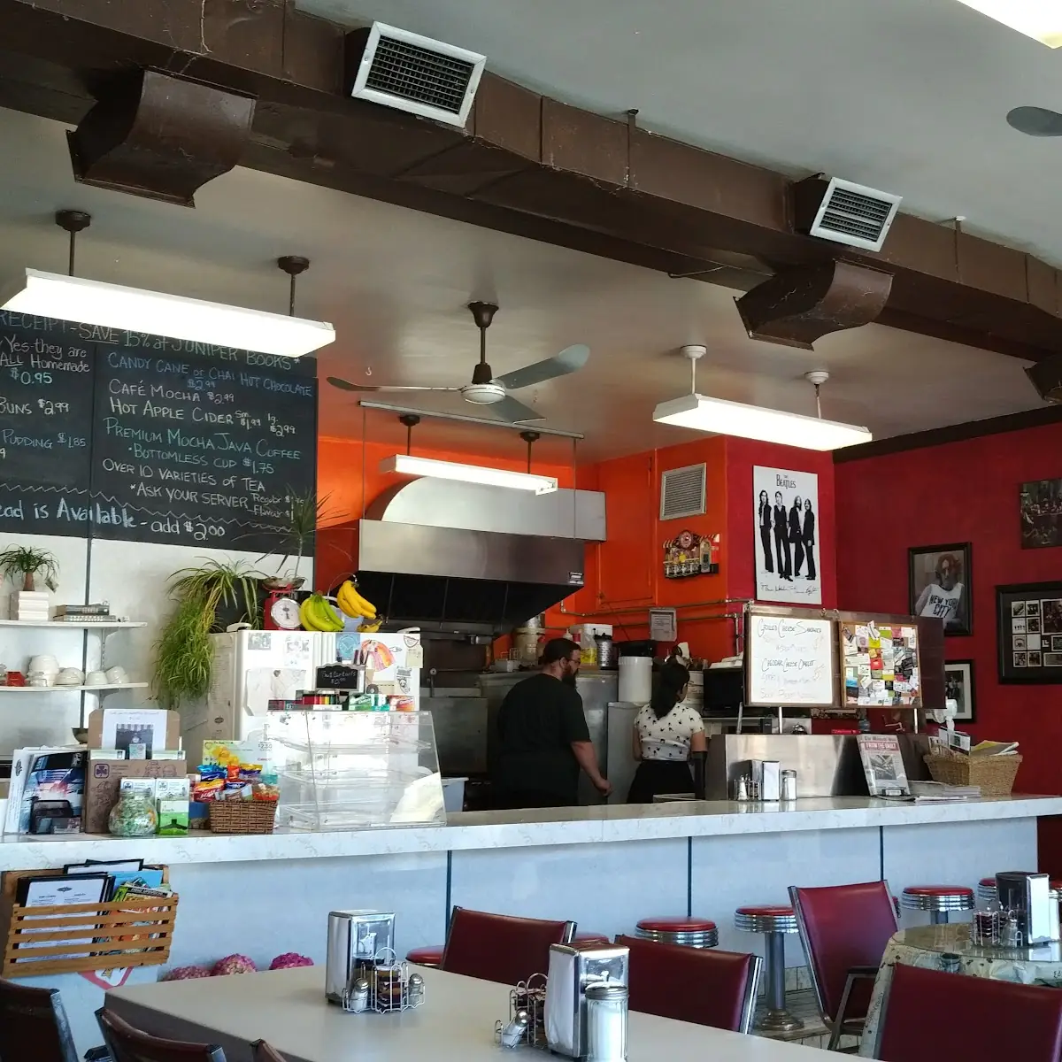 Vibe, Roast 'N Toast Family Diner