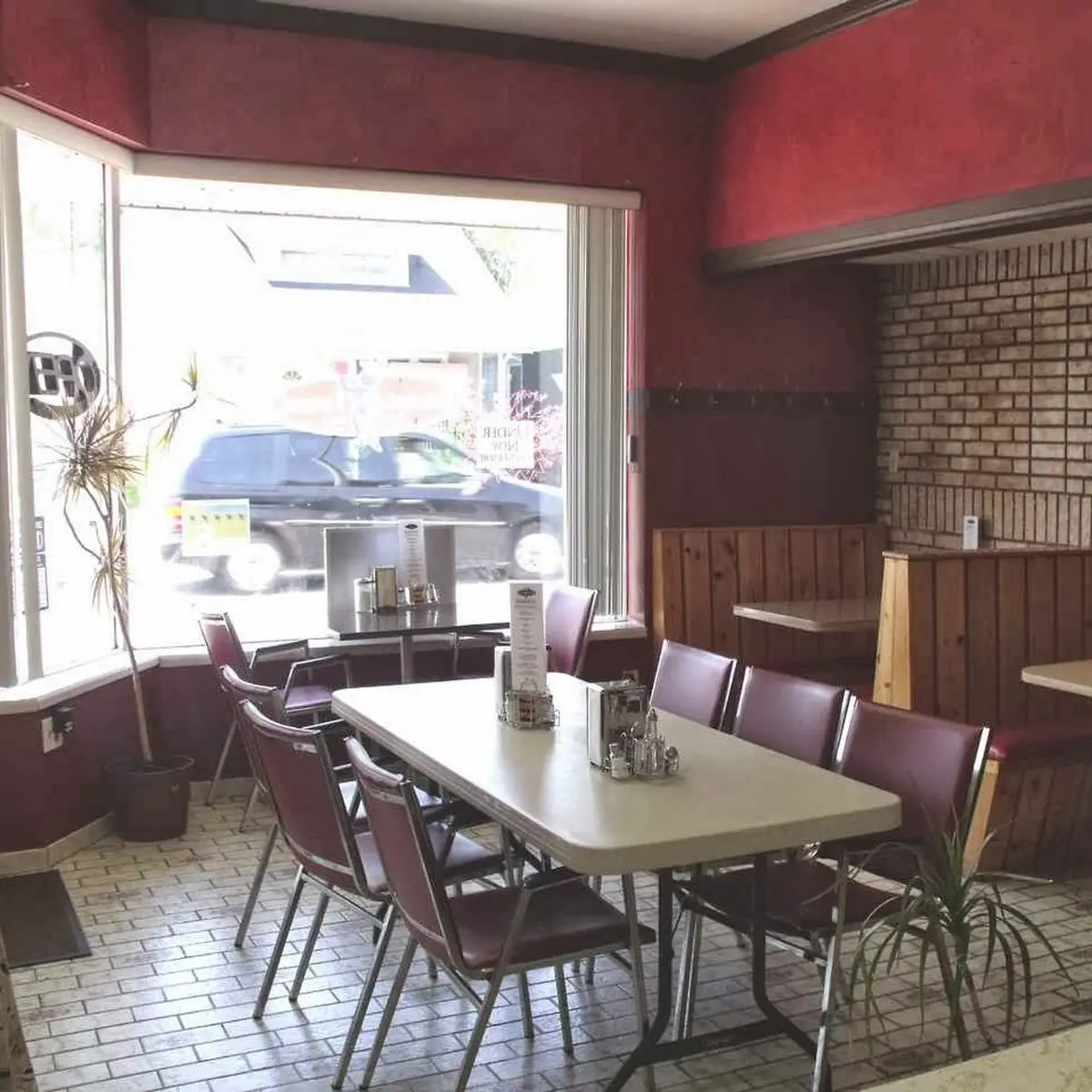 Vibe, Roast 'N Toast Family Diner