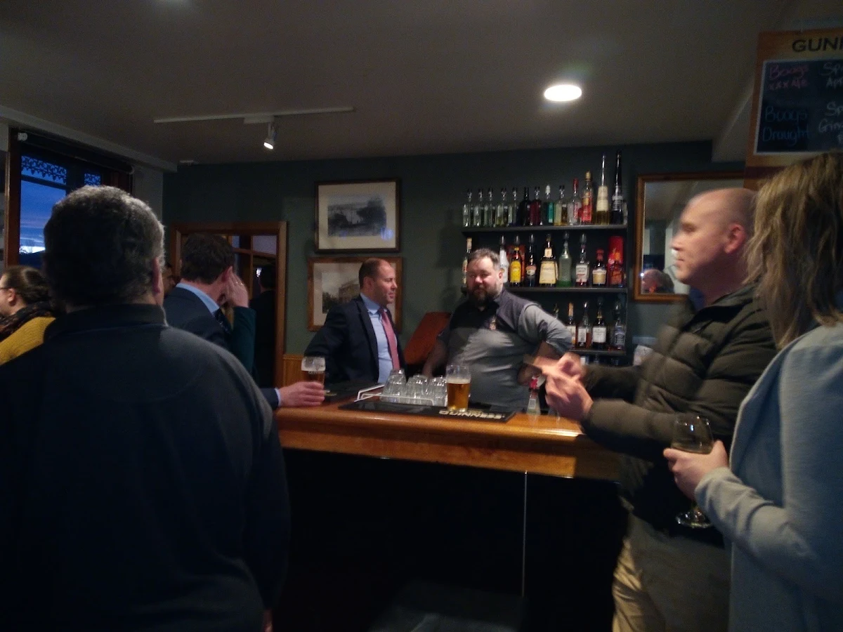 Vibe, Gunners Arms Tavern