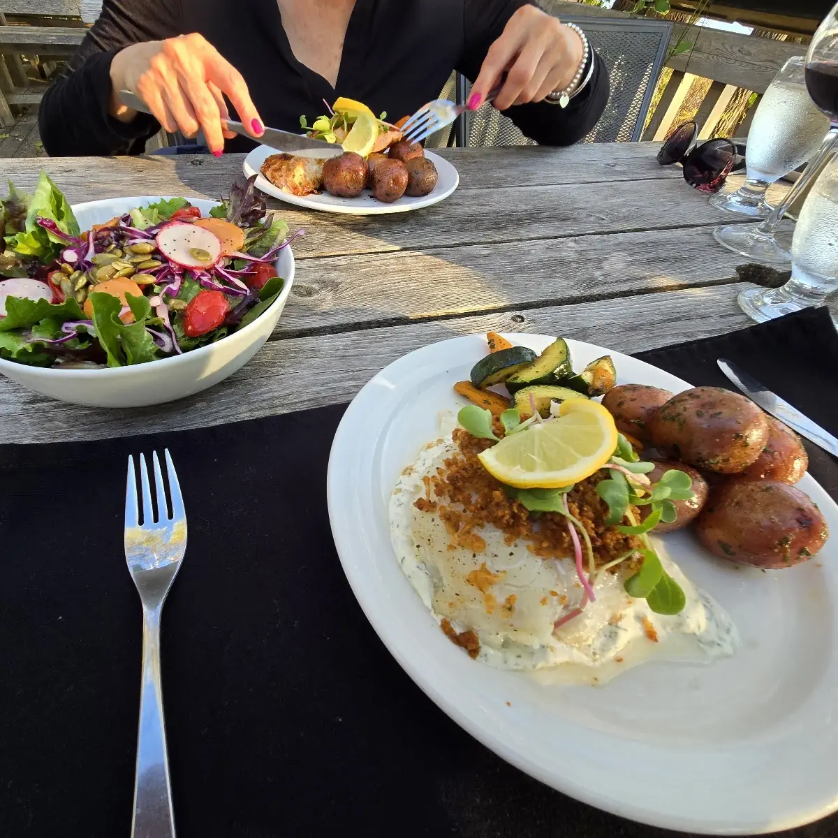 Food & drink, Niger Reef Tea House (licensed restaurant)