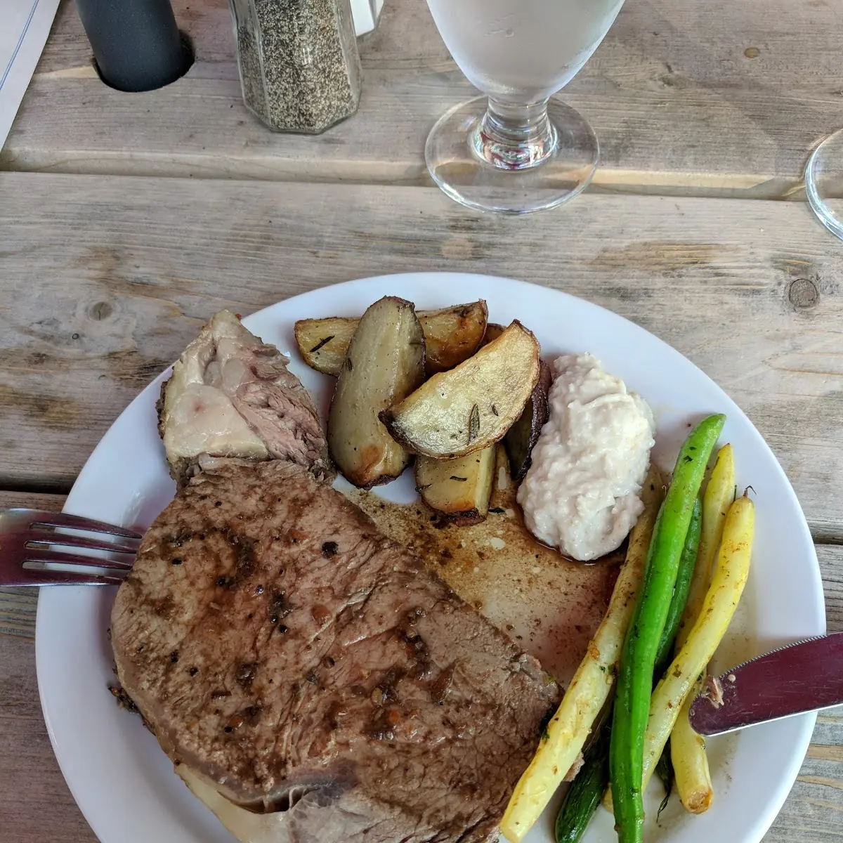 Food & drink, Niger Reef Tea House (licensed restaurant)