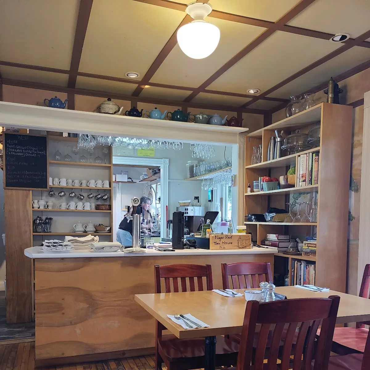 Vibe, Niger Reef Tea House (licensed restaurant)