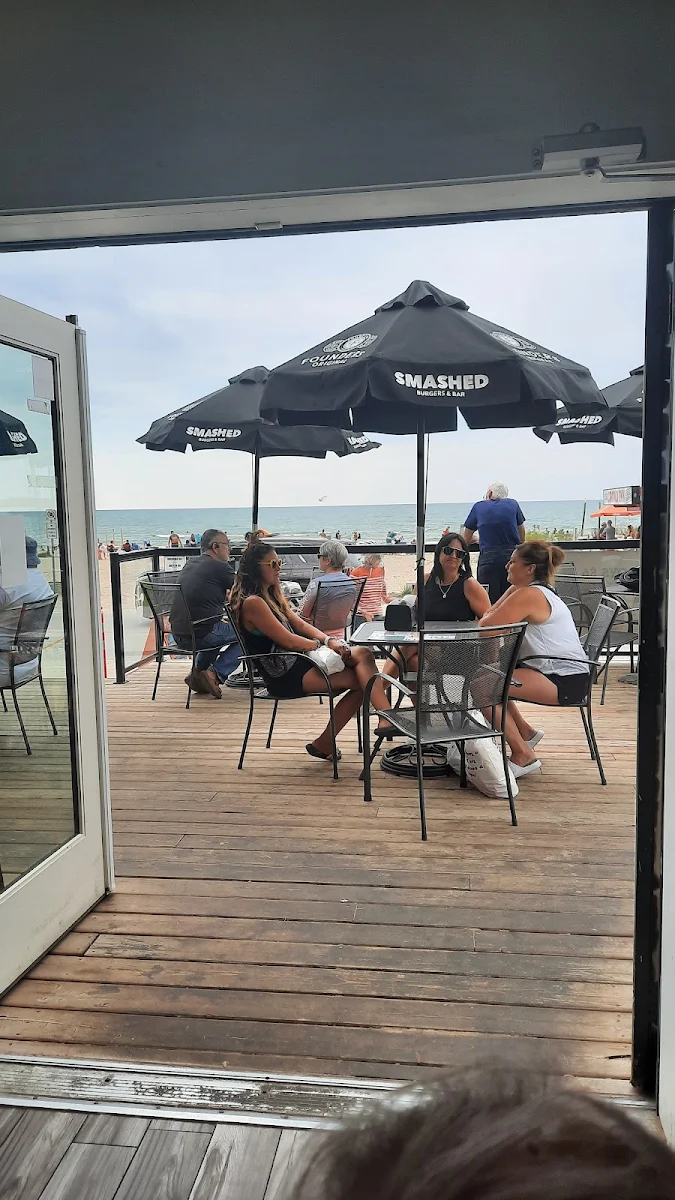 Vibe, SMASHED Burgers & Bar