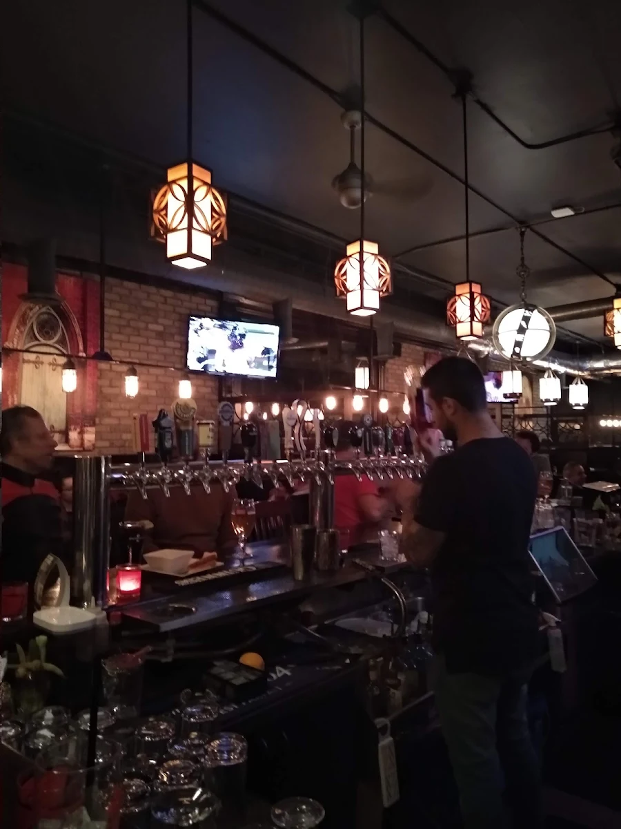 Vibe, Churchills