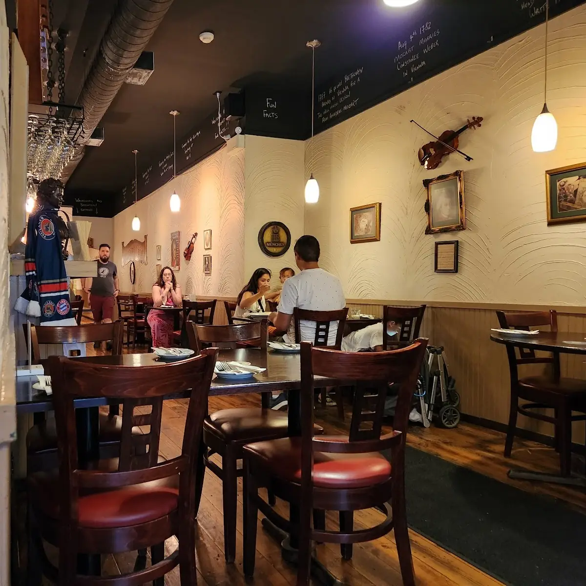 Vibe, Amadeus Cafe