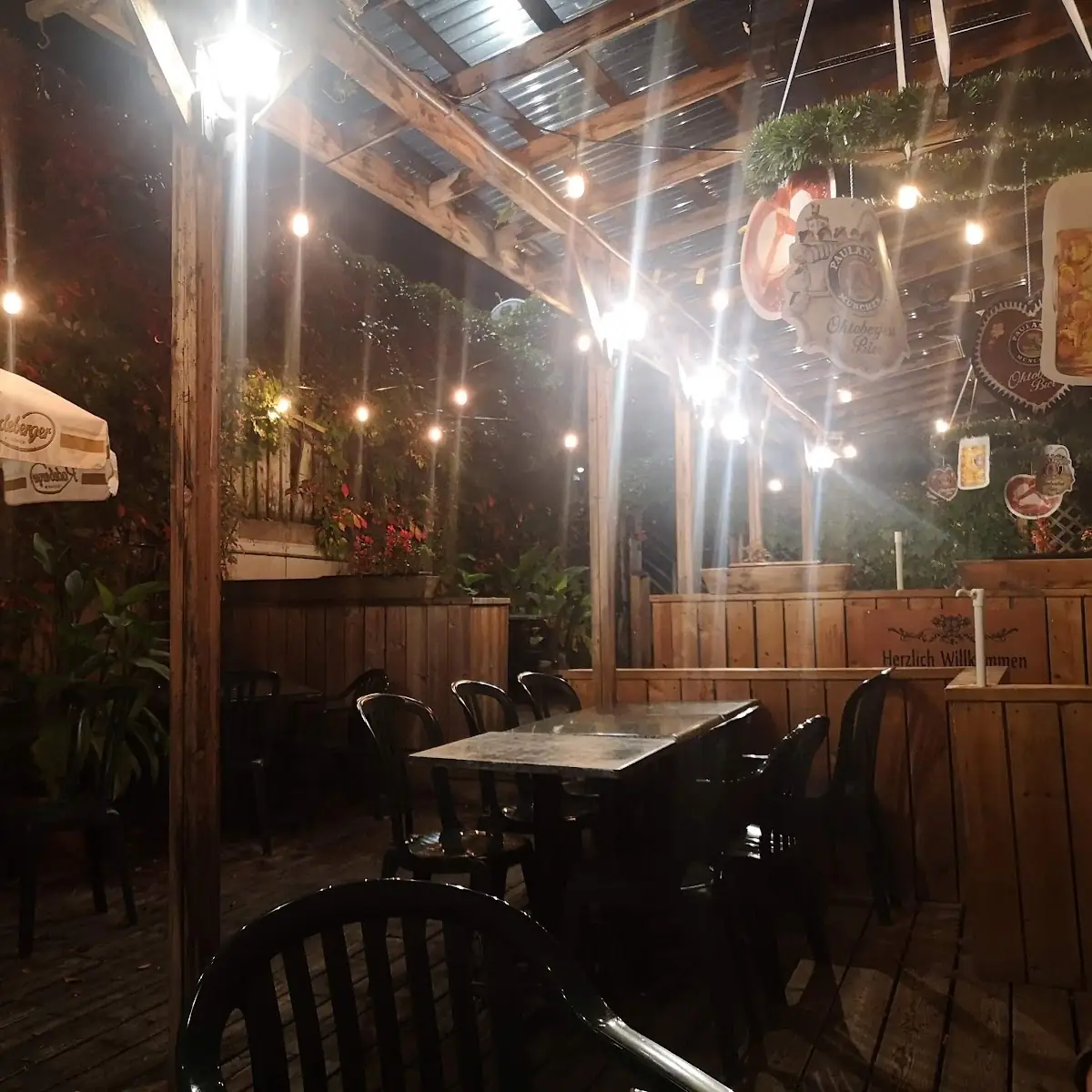 Vibe, Amadeus Cafe
