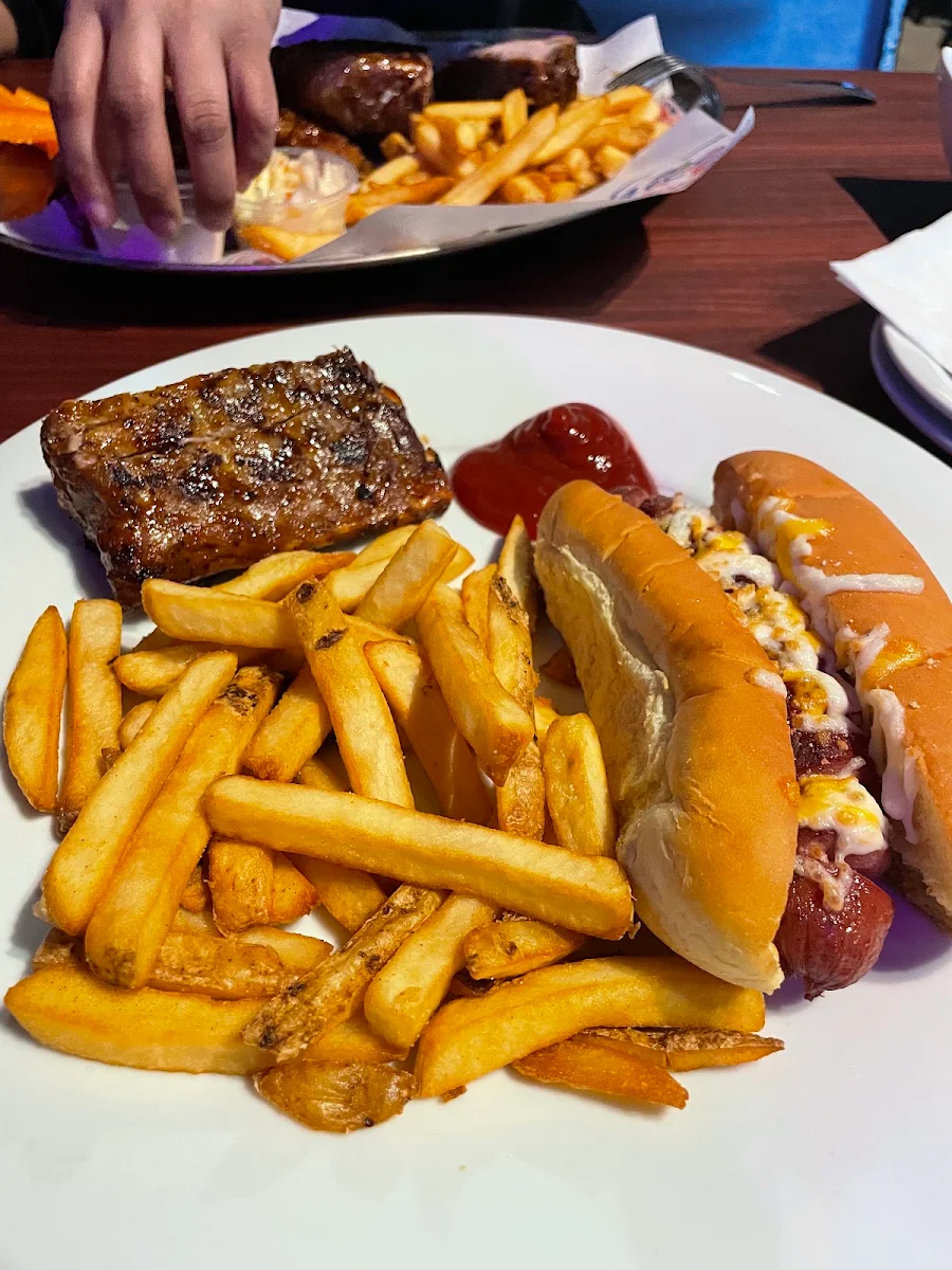Food & drink, AllStar Wings and Ribs Richmond Hill