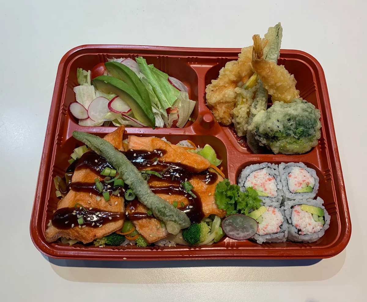Food & drink, Woomi Sushi