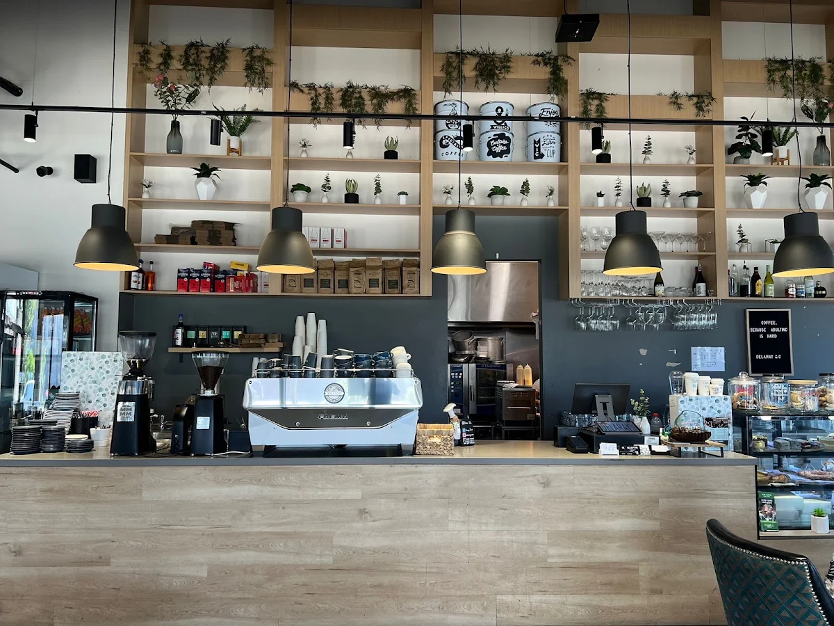 Vibe, Cafe Delaray & Co